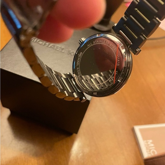 NWT Michael Kors Skylar Pave watch - Picture 4 of 4